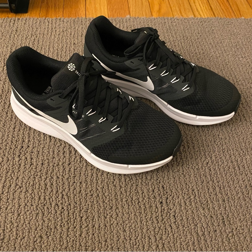 Women’s Nike Run Swift 3 size 8.5